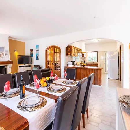 Villa In Gale Near Golden Sandy Beaches Вилла Албуфейра