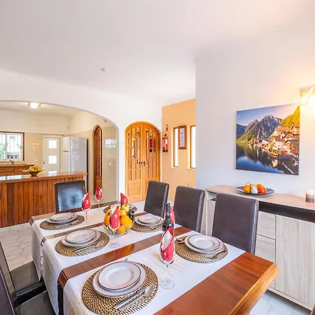 Villa In Gale Near Golden Sandy Beaches Вилла Албуфейра